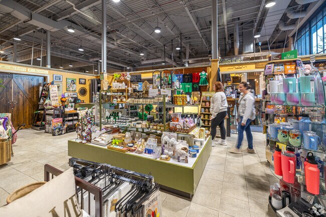 Buffalo Creek has limited retail, but nearby Southern Hills offers boutiques and antiques.