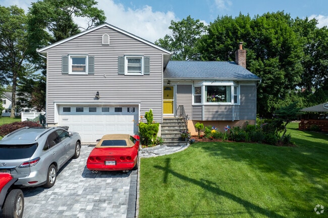 Most homes in Rosedale benefit from 1 to 2 car garages.