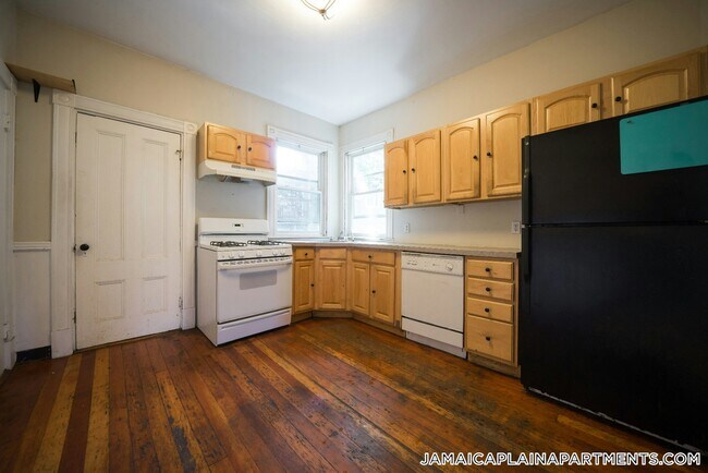 452 Centre St unit 2, Jamaica Plain, MA 02130 - photo 3