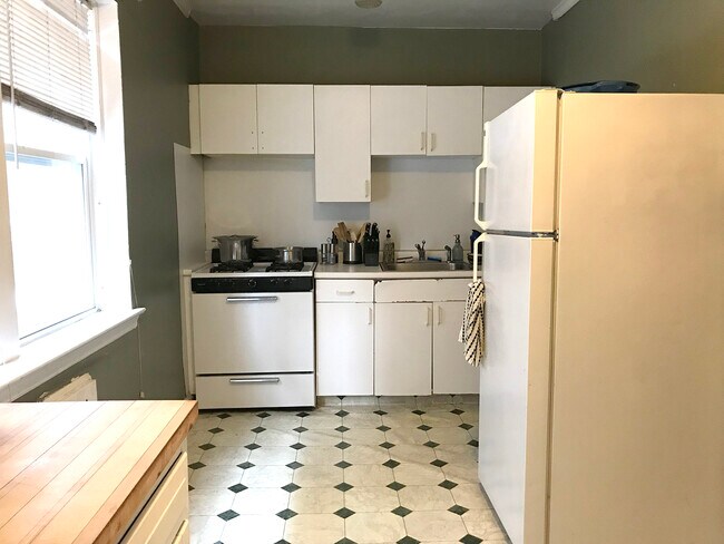 22 Fairbanks St unit 2, Brookline, MA 02446 - photo 2