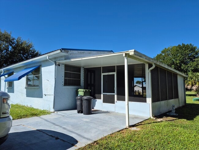 1016 Elm St, Okeechobee, FL 34974 - photo 2