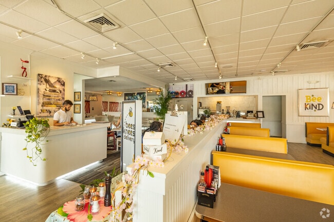 Bees Knees Diner gives residents of Glen Ridge, FL a great place to have a delicious meal.