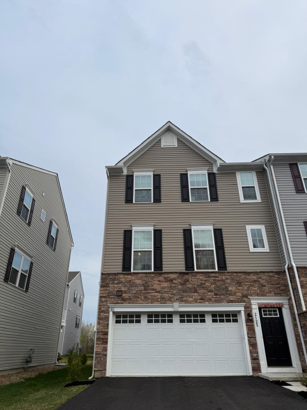 2125 Rivers Dr, Newark, DE 19702
