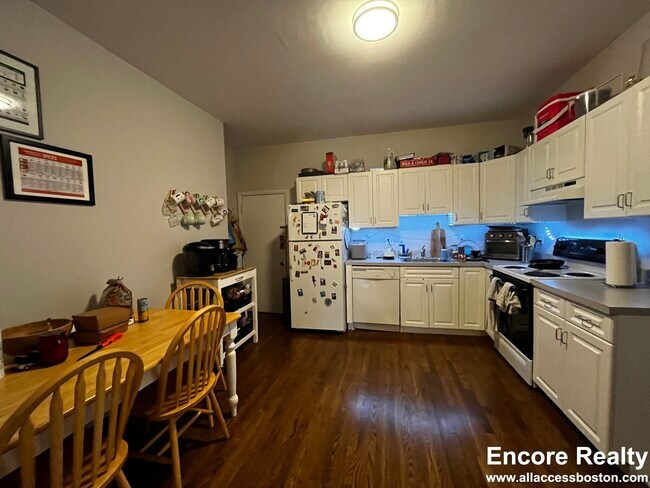 31 Stearns Rd unit 15-4, Brookline, MA 02446 - photo 2