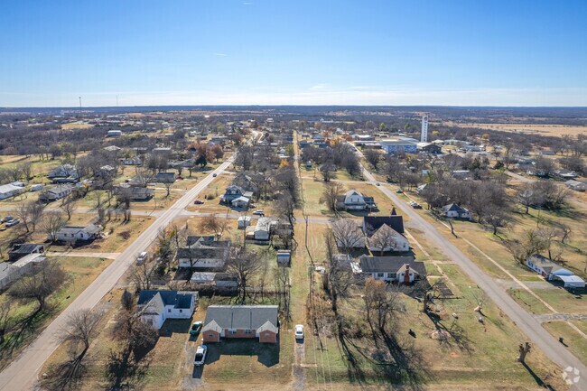 Most homes in Wellston have medium sized yards.