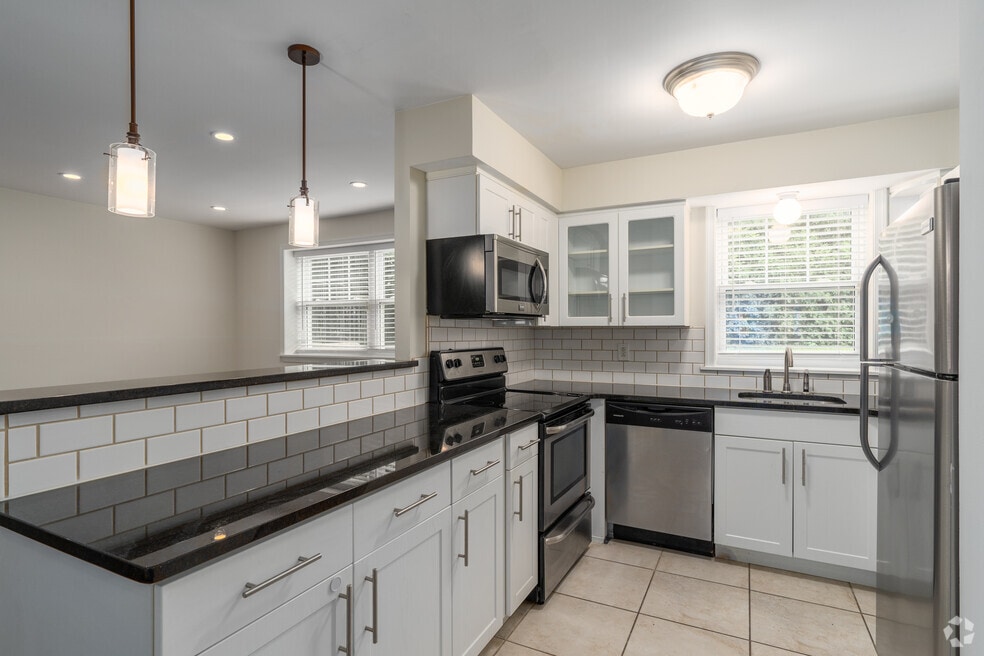 Wayne Manor, Wayne, PA 19087 - photo 1