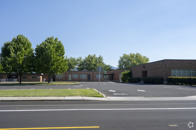 Jefferson Elementary School it was a wonderful campus for its students.