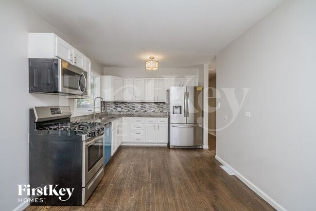 16088 W Des Plaines Dr, Libertyville, IL 60048 - photo 6