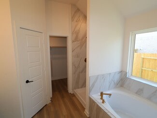 3326 Hereford Dr, Rosenberg, TX 77471