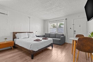 425 2nd St N Unit 18, Saint Petersburg, FL 33701