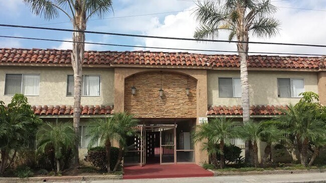 RAMONA, Hawthorne, CA 90250 - photo 2