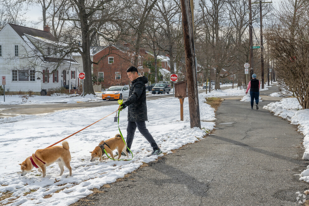 Neighborhood_Calvert Hills_12624.mp4