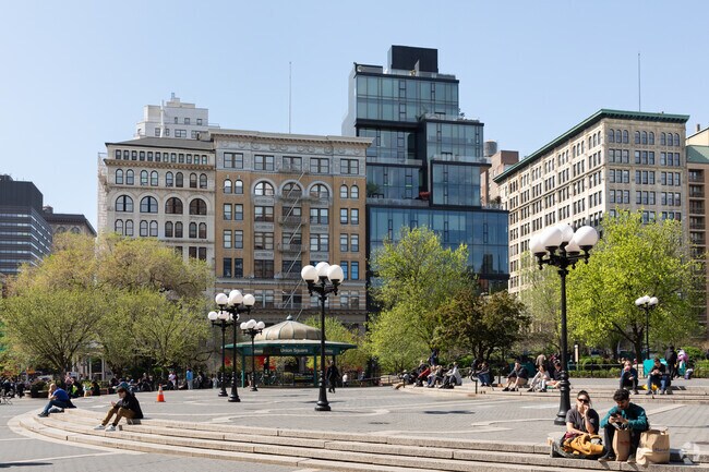 Union Square Park: A tranquil haven in Union Square's hustle.