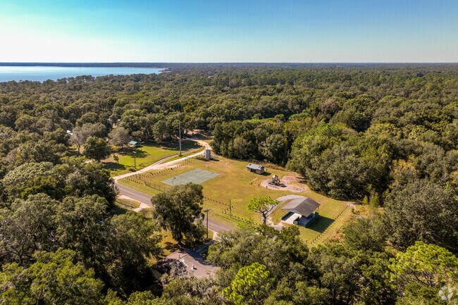 A beautiful aerial view of Ocklawaha community park.