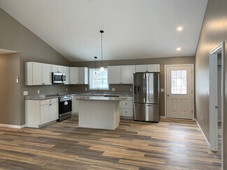89 E Cote St, Lewiston, ME 04240