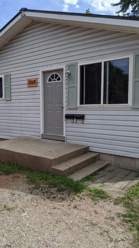 704 Ware St unit 2, Waupaca, WI 54981 - photo 3