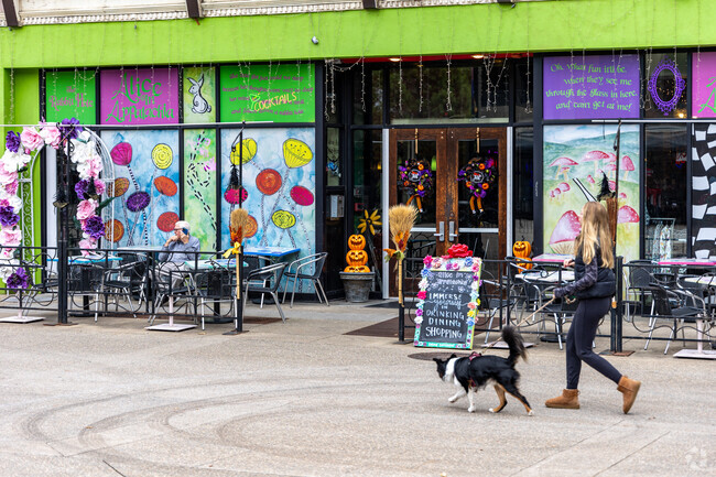 Downtown Knoxville is just a short drive away and offers a vibrant food and shopping scene.