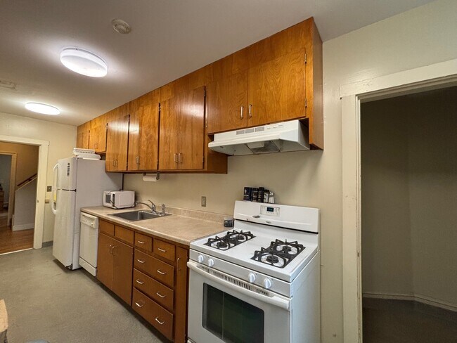 31 Ward Ave, Newport, RI 02840 - photo 7