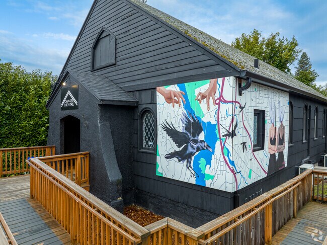 Chapel Theater keeps the arts close.