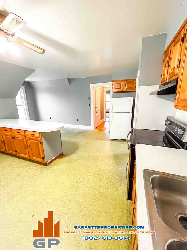 24 Steeple Place unit 4, Saint Johnsbury, VT 05819 - photo 7