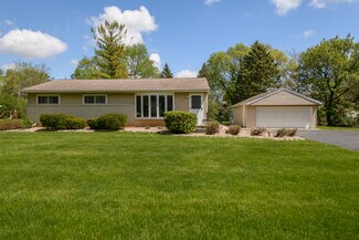 W149N6158 Pocahontas Dr, Menomonee Falls, WI 53051