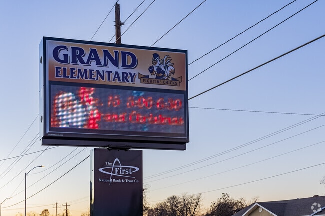 Here is the signage of Grand Avenue Elementary School