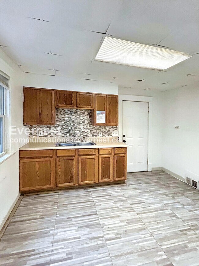 12701 Benham Ave unit 1, Cleveland, OH 44105 - photo 3