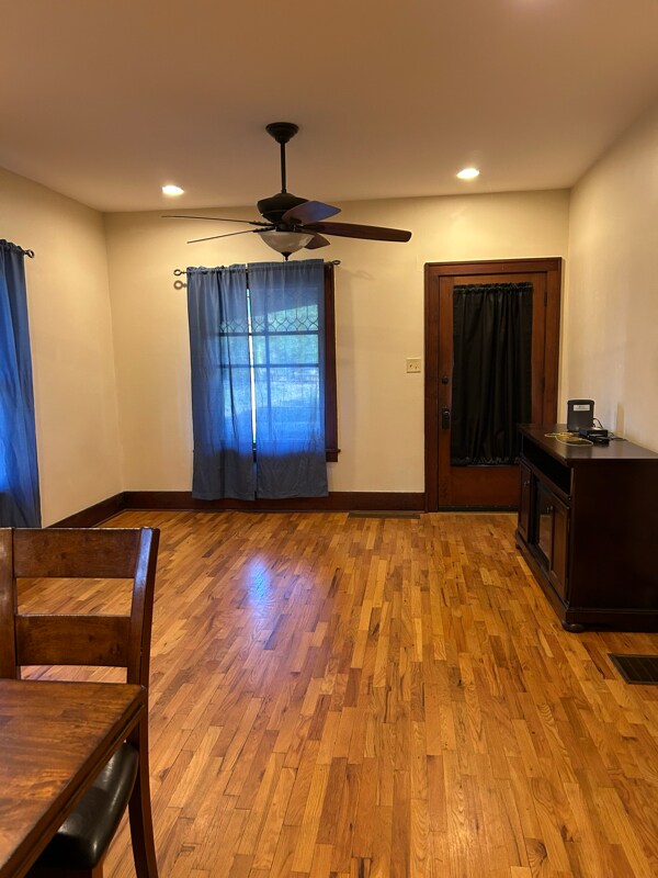 1325 N Adams St, Hutchinson, KS 67501