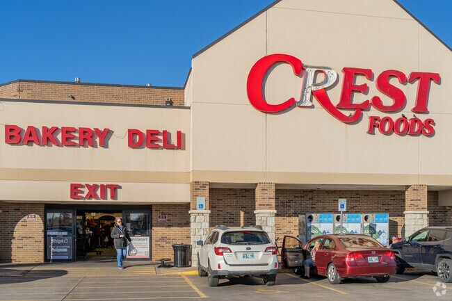 Crest Foods offers quality groceries to Windsor Highland residents.
