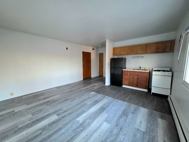 6166 S Packard Ave unit 205, Cudahy, WI 53110 - photo 2