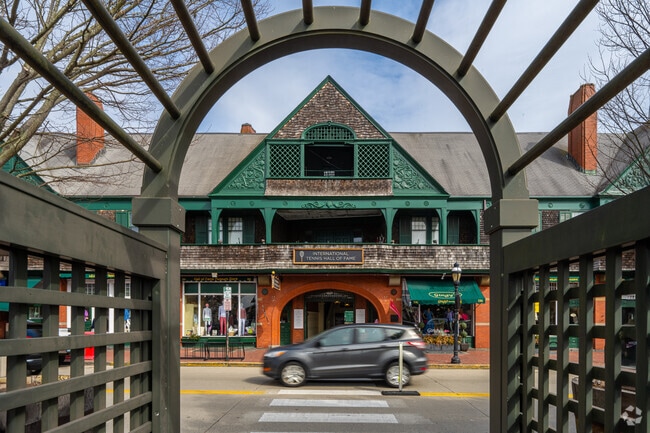 Bellevue has some incredible shops and amenities like the Tennis Hall of Fame, and Audrain.