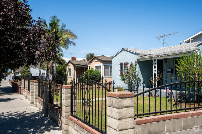 There are many homes with wrought iron fenced yards in Upper Westside, Long Beach.