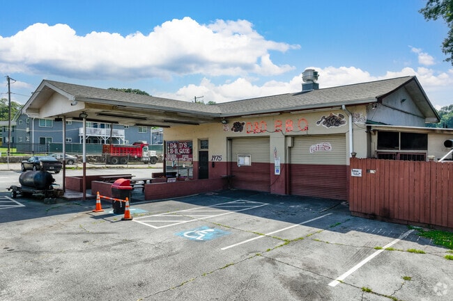 Sylvan Hill's D&D BBQ serves the community with smoky, flavorful southern cuisine.