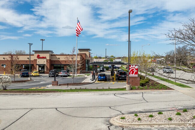 Convenient chain restaurants are located along highway 100 in Root River Estates.