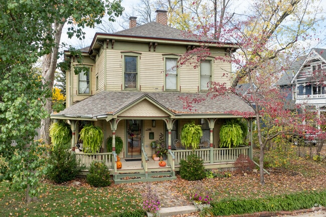 Find historic homes throughout Franklin, IN.