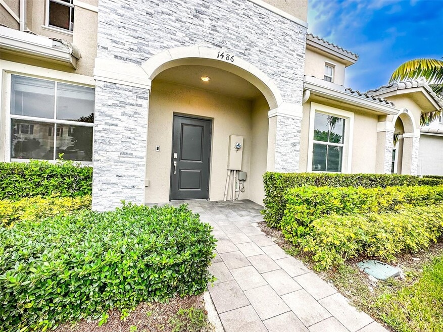 1486 SE 26th Terrace unit key gare, Homestead, FL 33035 - photo 1