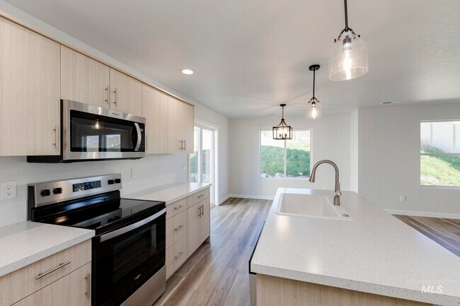 2462 W Fallon Loop, Nampa, ID 83651 - photo 5