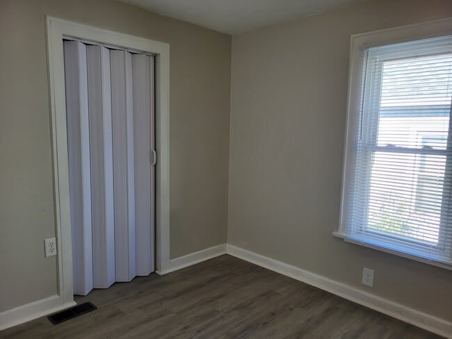 479 N Eureka Ave, Columbus, OH 43204 - photo 7