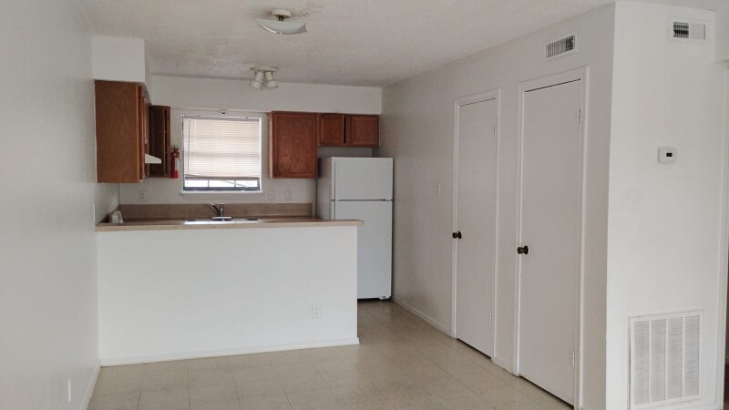 814-820 N 26th St unit 11, Harlingen, TX 78550 - photo 1