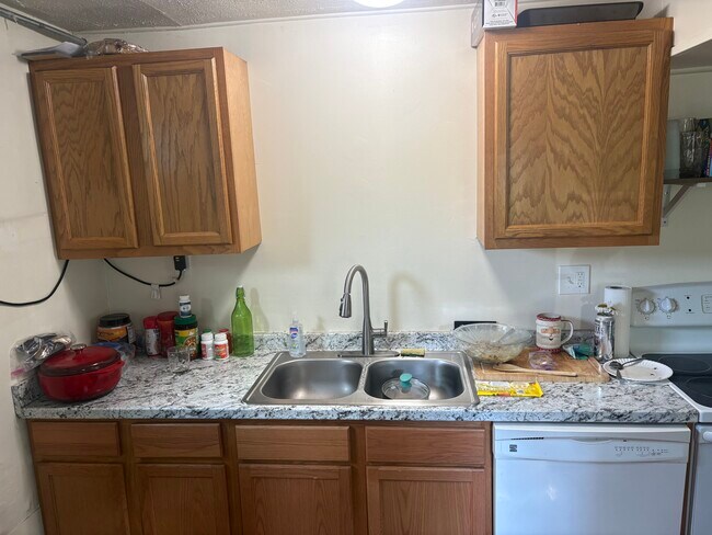 551 Lexington Ave unit Upstairs, East Lansing, MI 48823 - photo 5