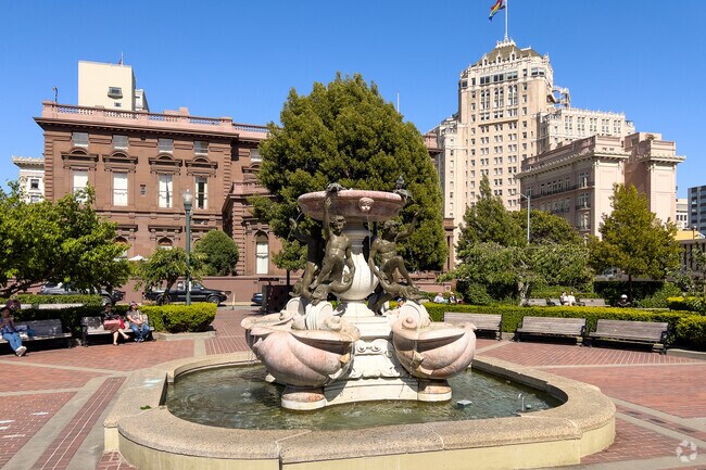 The Flood Fountain at Huntington Park in San Francisco is a historical landmark.
