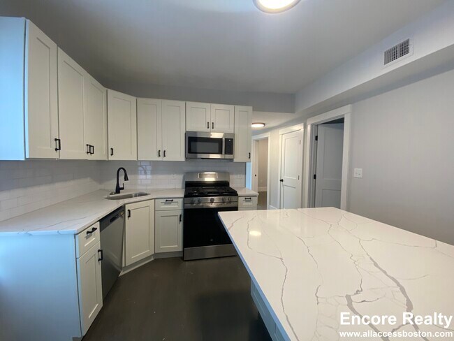 118 Marginal St unit 9, Boston, MA 02128 - photo 3