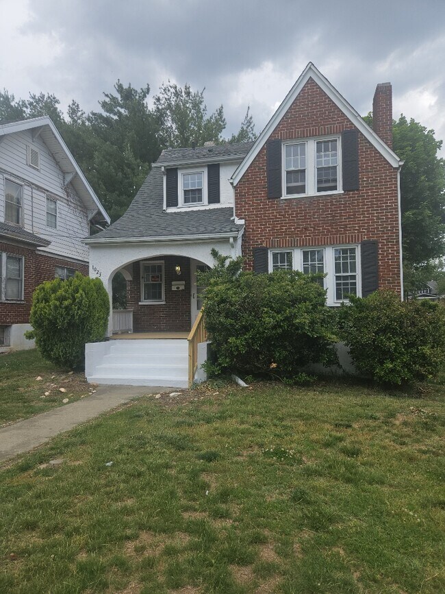 1023 Rugby Blvd NW, Roanoke, VA 24017