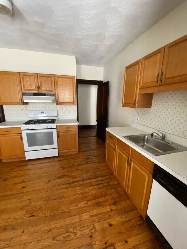 211 Holland St Unit 2, Somerville, MA 02144