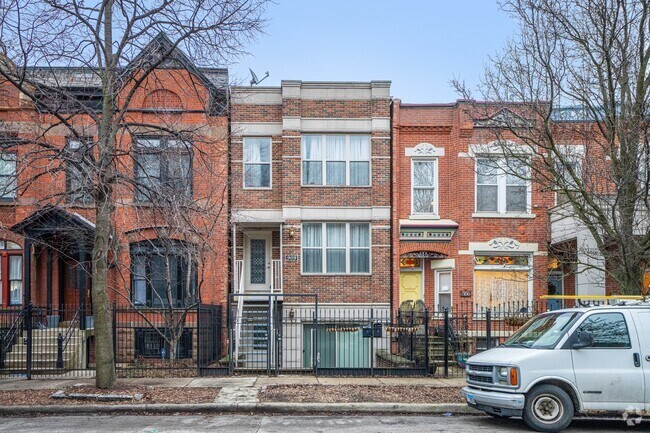 There are over 400 rowhouses in the Tri-Taylor Historic District.