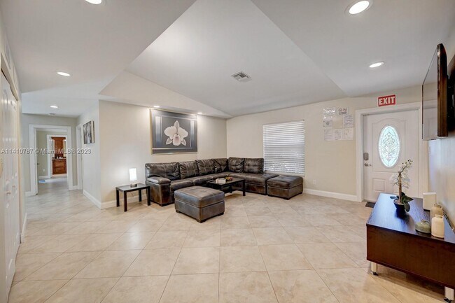 402 SE 5th St, Dania, FL 33004 - photo 5