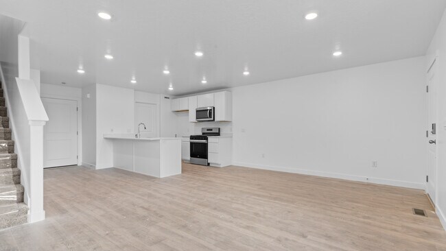 4465 N McKechnie Way unit 1103, Lehi, UT 84048 - photo 6