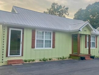 304 Stewart St Unit 304-apt B, Carrollton, GA 30117