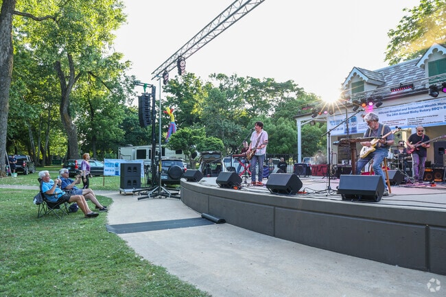 Three days of live music and great BBQ awaits at Bixby BBQ and Blues.