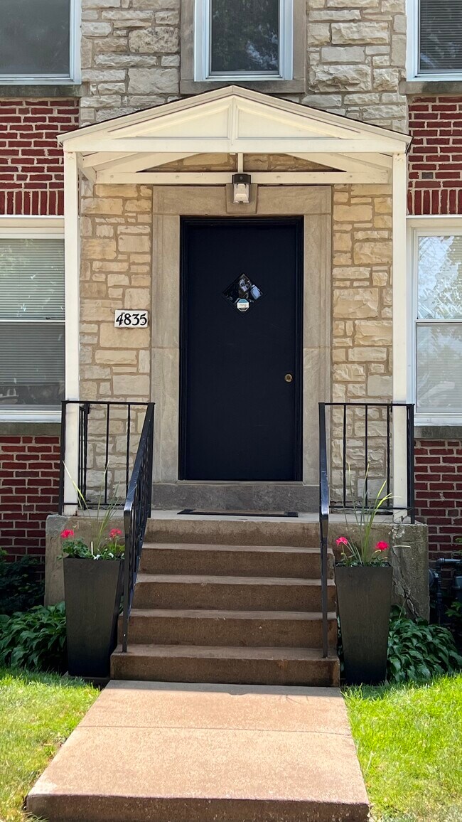 4835 Hull St unit 2W, Skokie, IL 60077 - photo 2